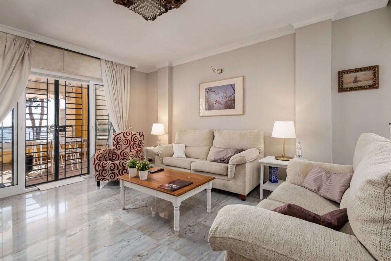 Apartamento em primeira linha de praia em Málaga — Sala