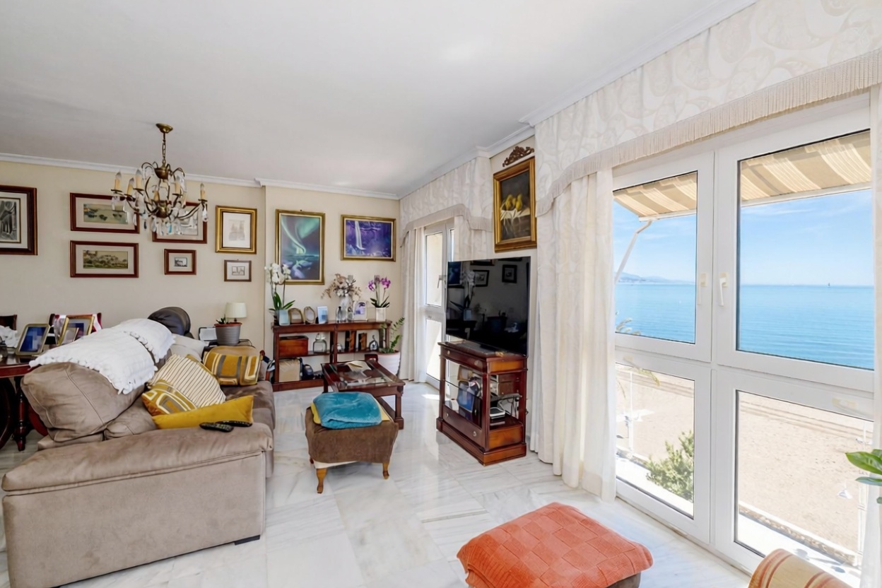 Appartement en première ligne de plage à Málaga — Séjour