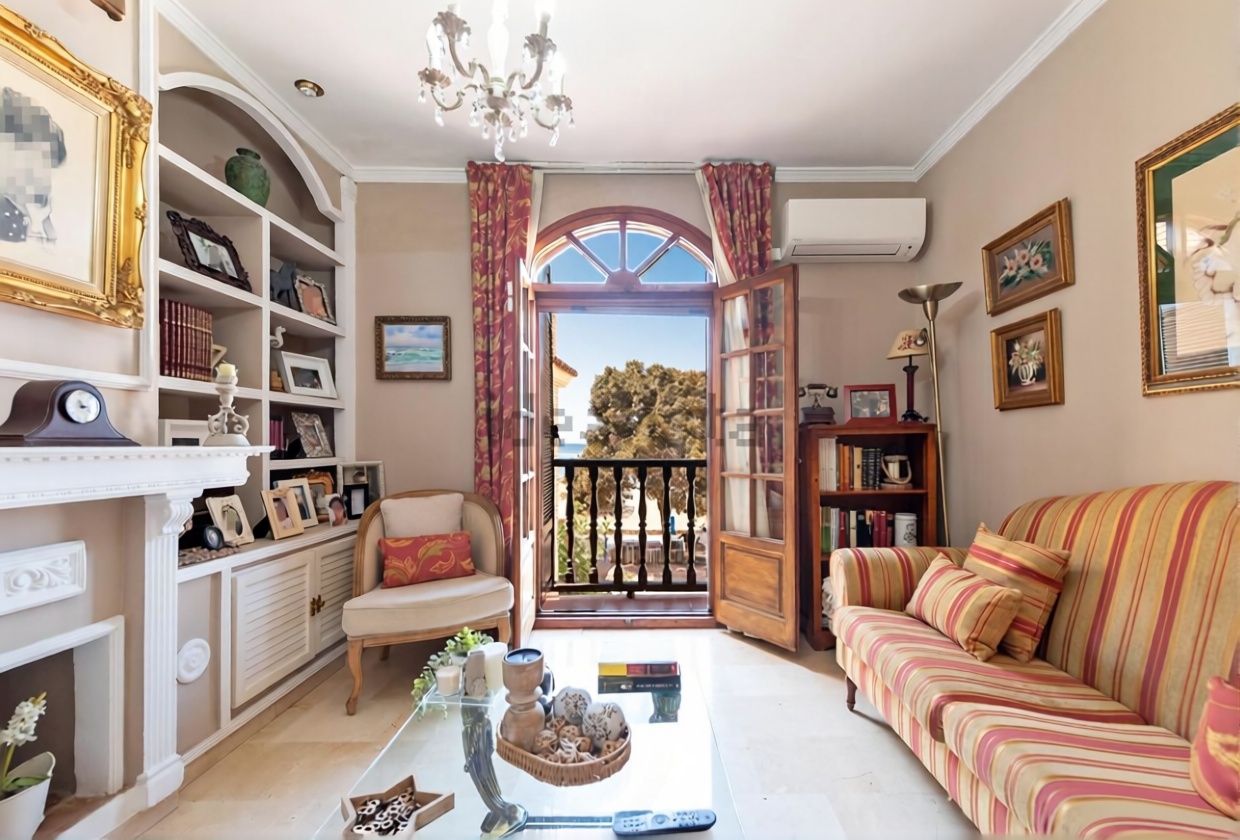 Chalet avec accès direct à la plage à Málaga — Séjour