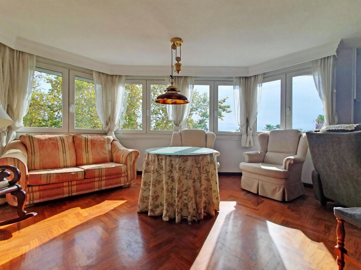 Ático em primeira linha de mar em Málaga — Sala