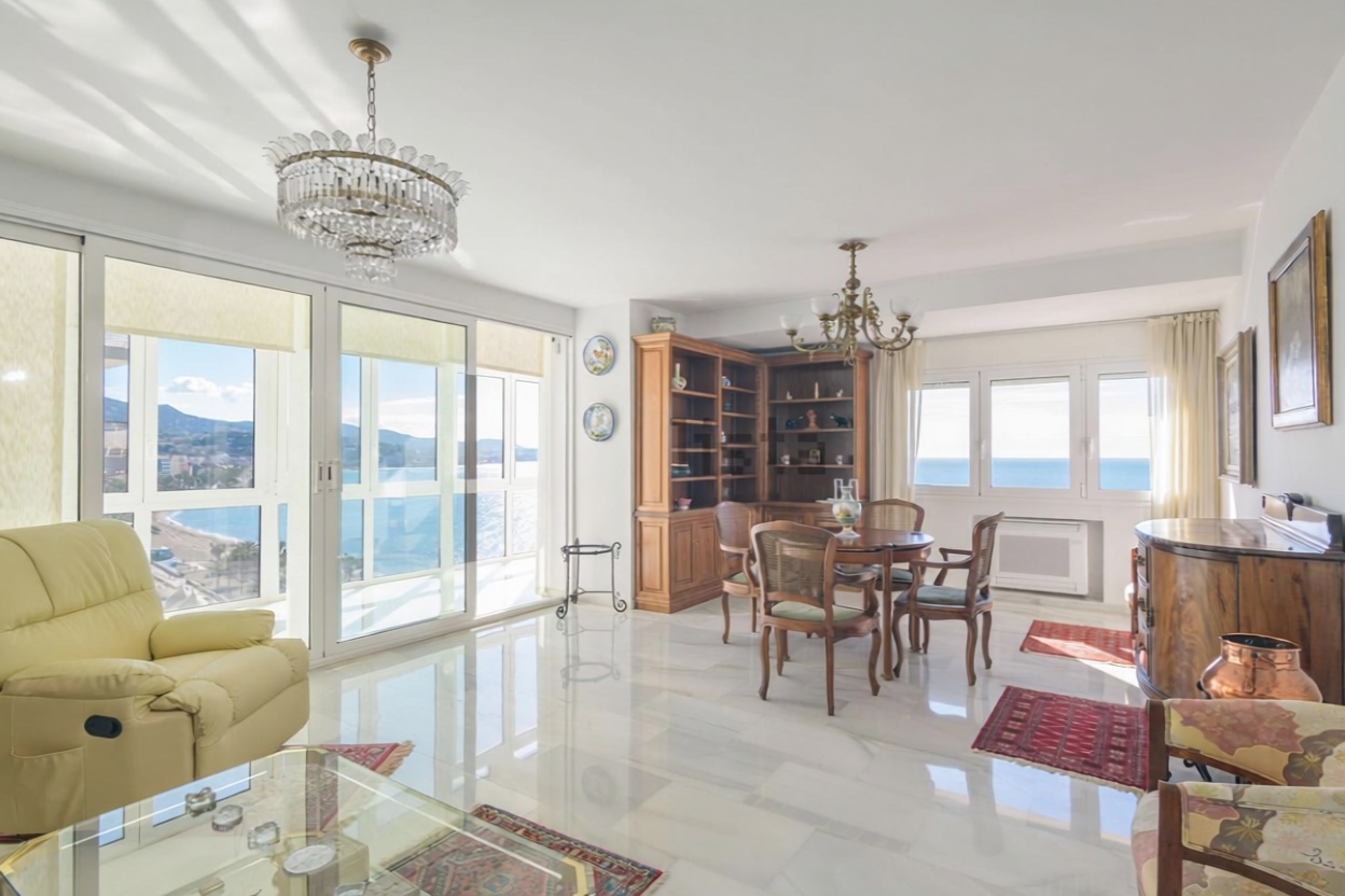 Apartamento em primeira linha de praia em Málaga — Sala