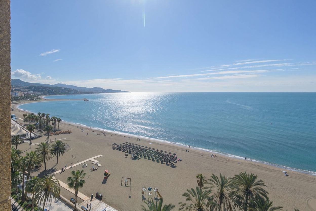 Apartamento em primeira linha de praia em Málaga — Vista mar