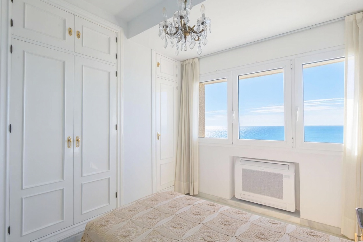 Apartamento em primeira linha de praia em Málaga — Quarto