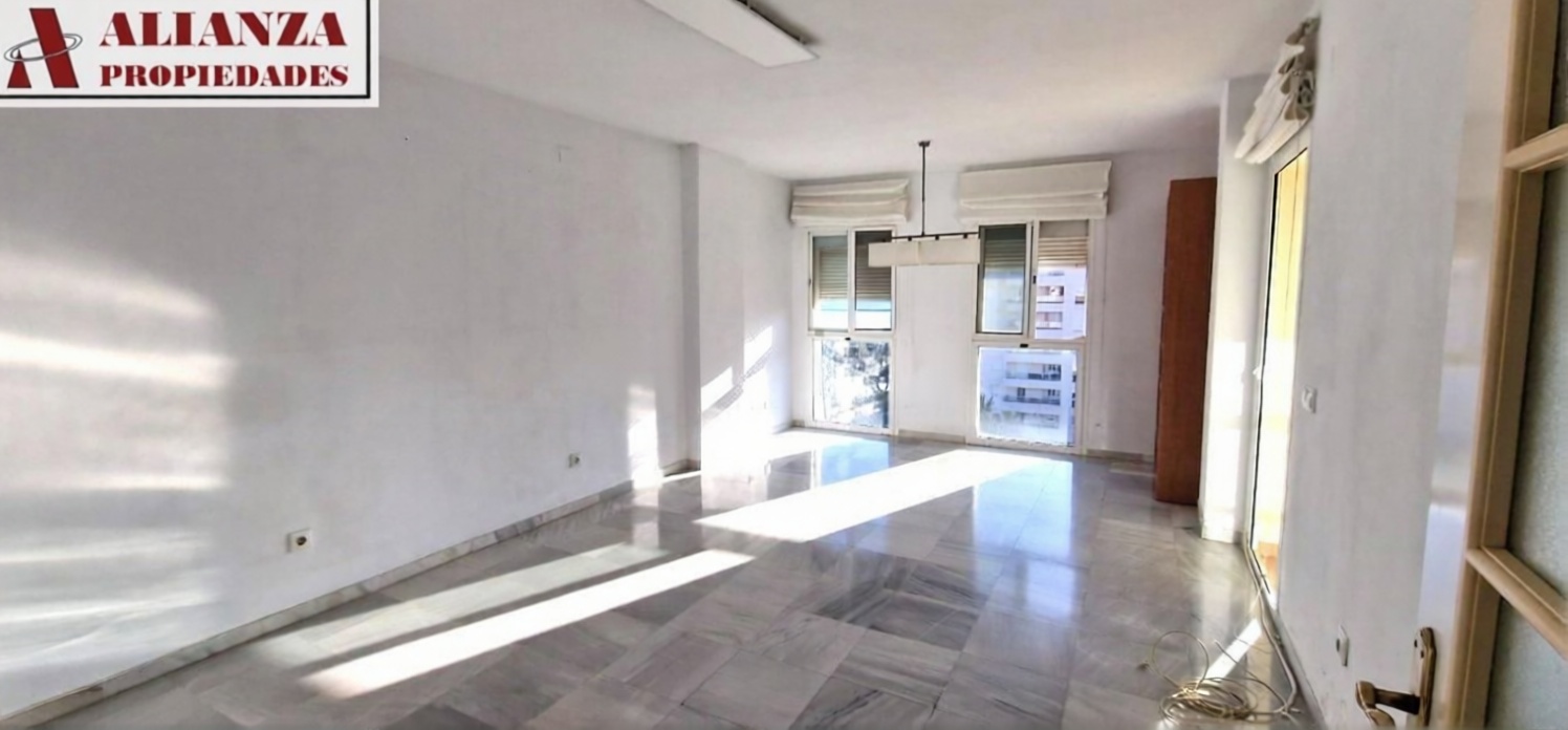 Apartamento em primeira linha de praia em Málaga — Sala