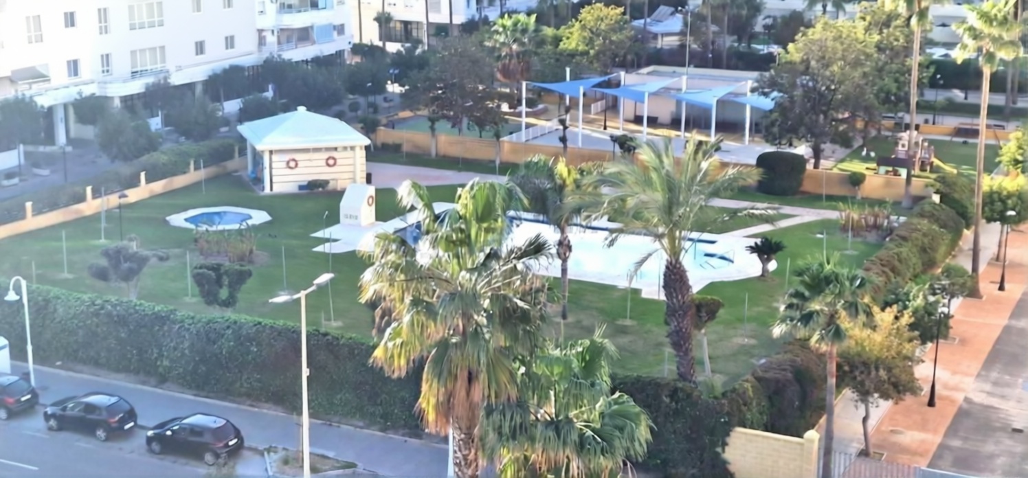 Apartamento em primeira linha de praia em Málaga — Jardim