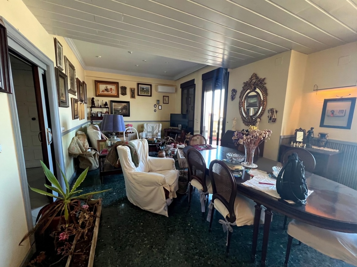 Ático em primeira linha de mar em Málaga — Sala jantar