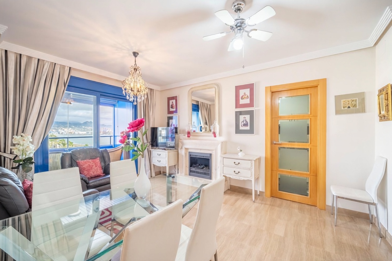Appartement en première ligne de plage à Málaga — Séjour