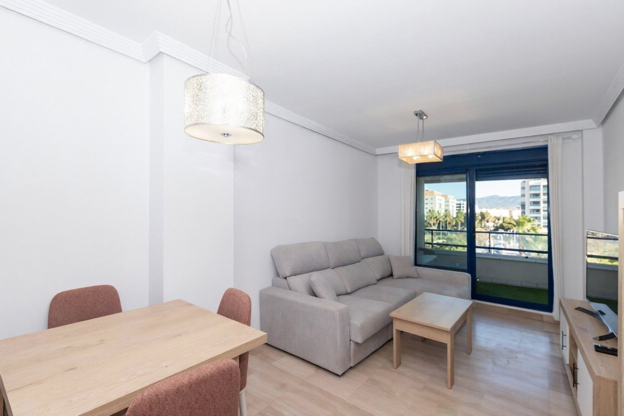 Apartamento em primeira linha de praia em Málaga — Sala