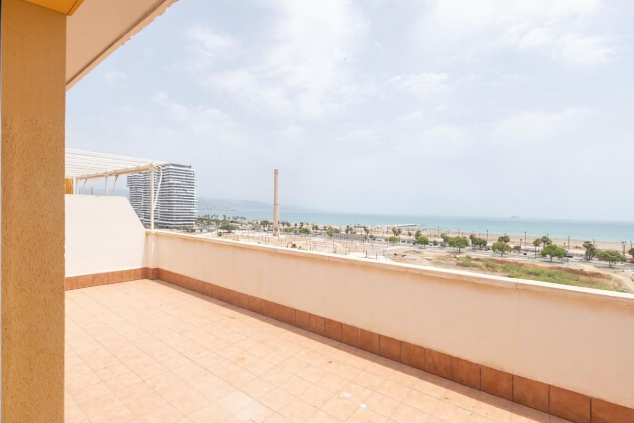 Appartement en attique en première ligne de mer à Málaga
