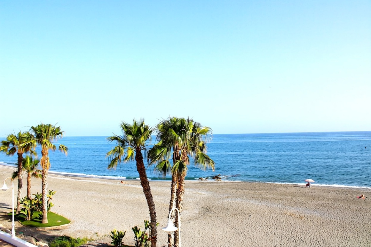 Duplex em primeira linha de praia em Algarrobo-Costa — Vista mar