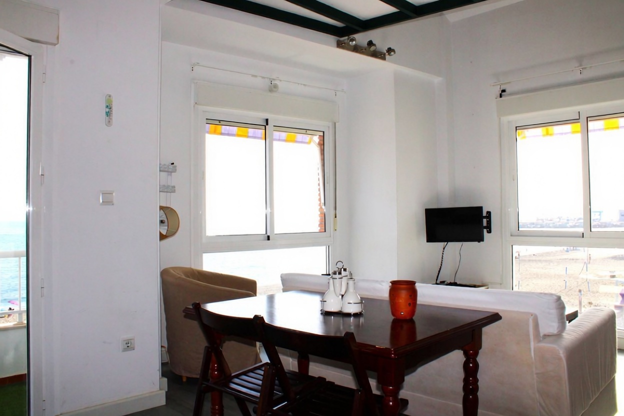 Duplex em primeira linha de praia em Algarrobo-Costa — Sala