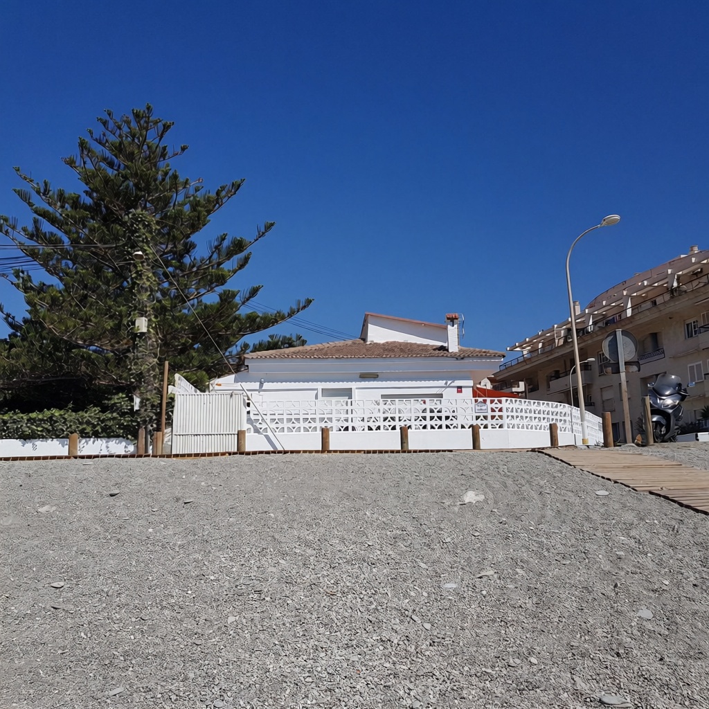 Chalet avec accès direct à la plage à Es Castell — Façade