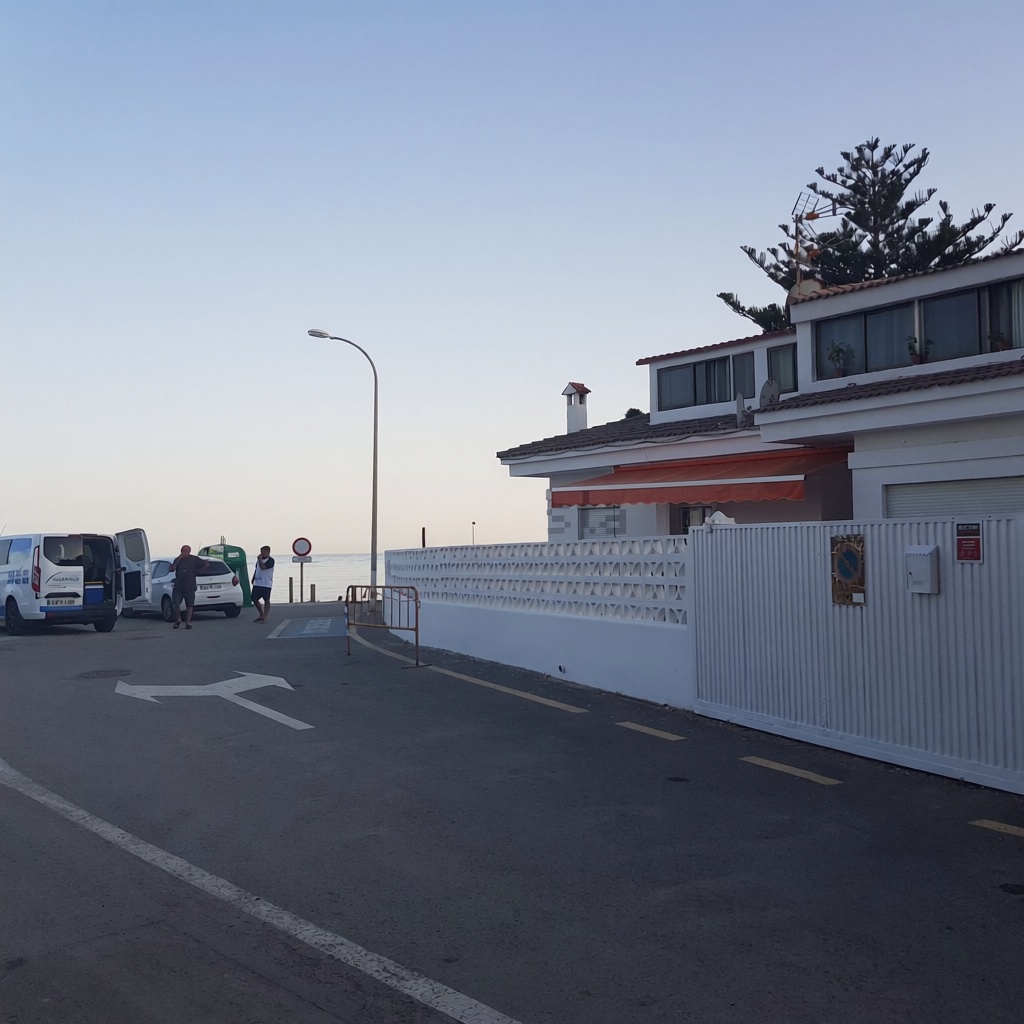 Chalet avec accès direct à la plage à Es Castell — Façade