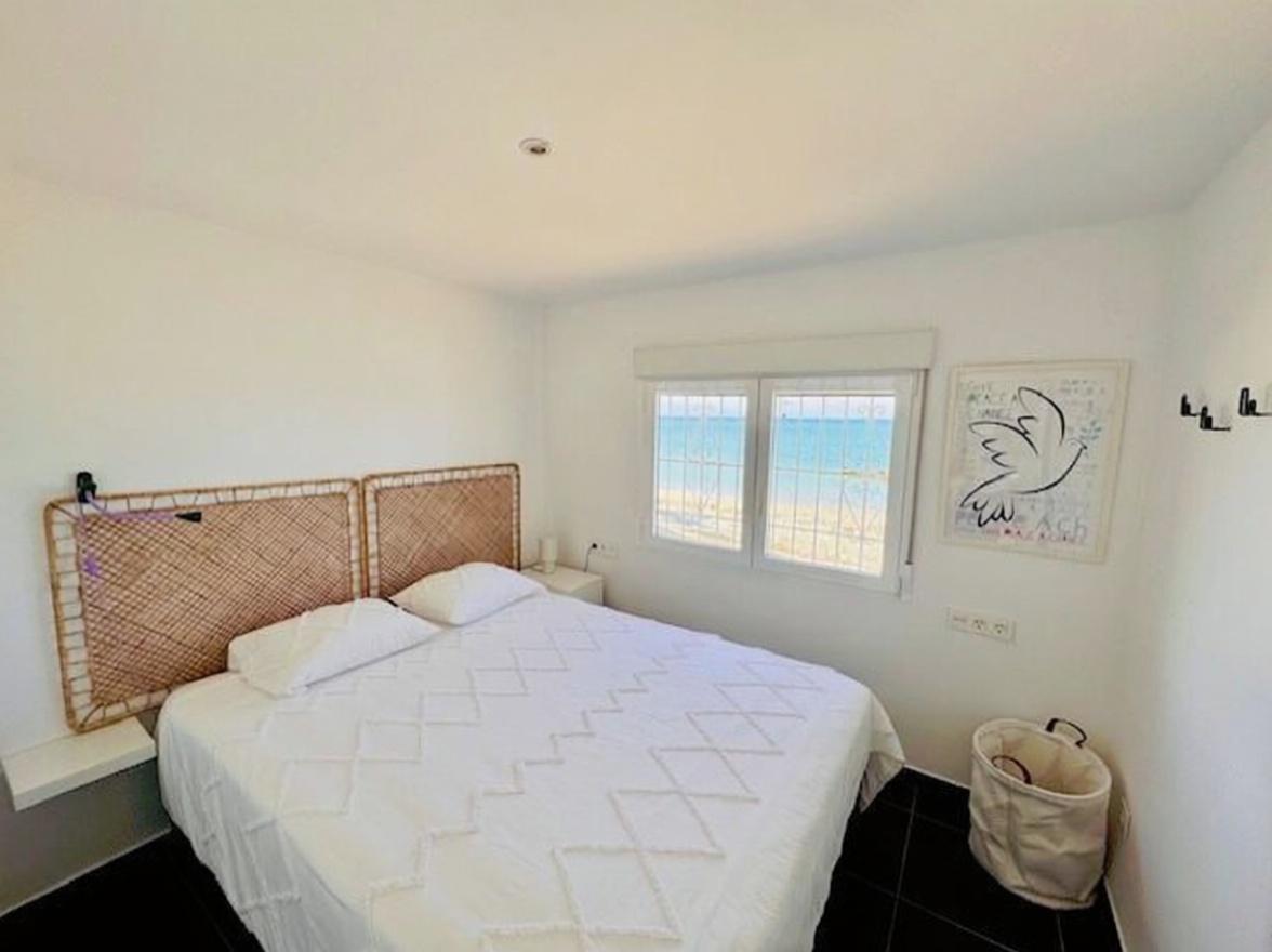Appartement en première ligne de plage à Altea — Chambre