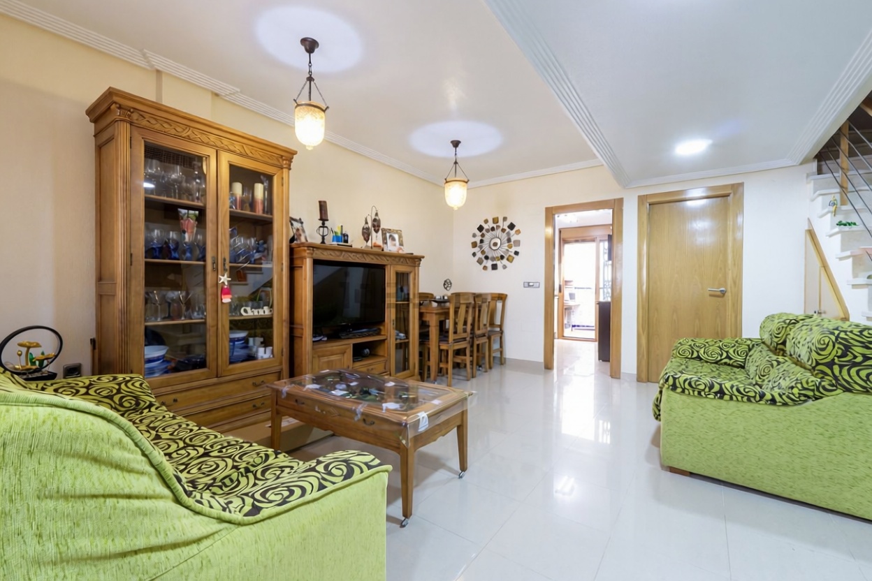 Chalet avec accès direct à la plage à San Pedro del Pinatar — Séjour