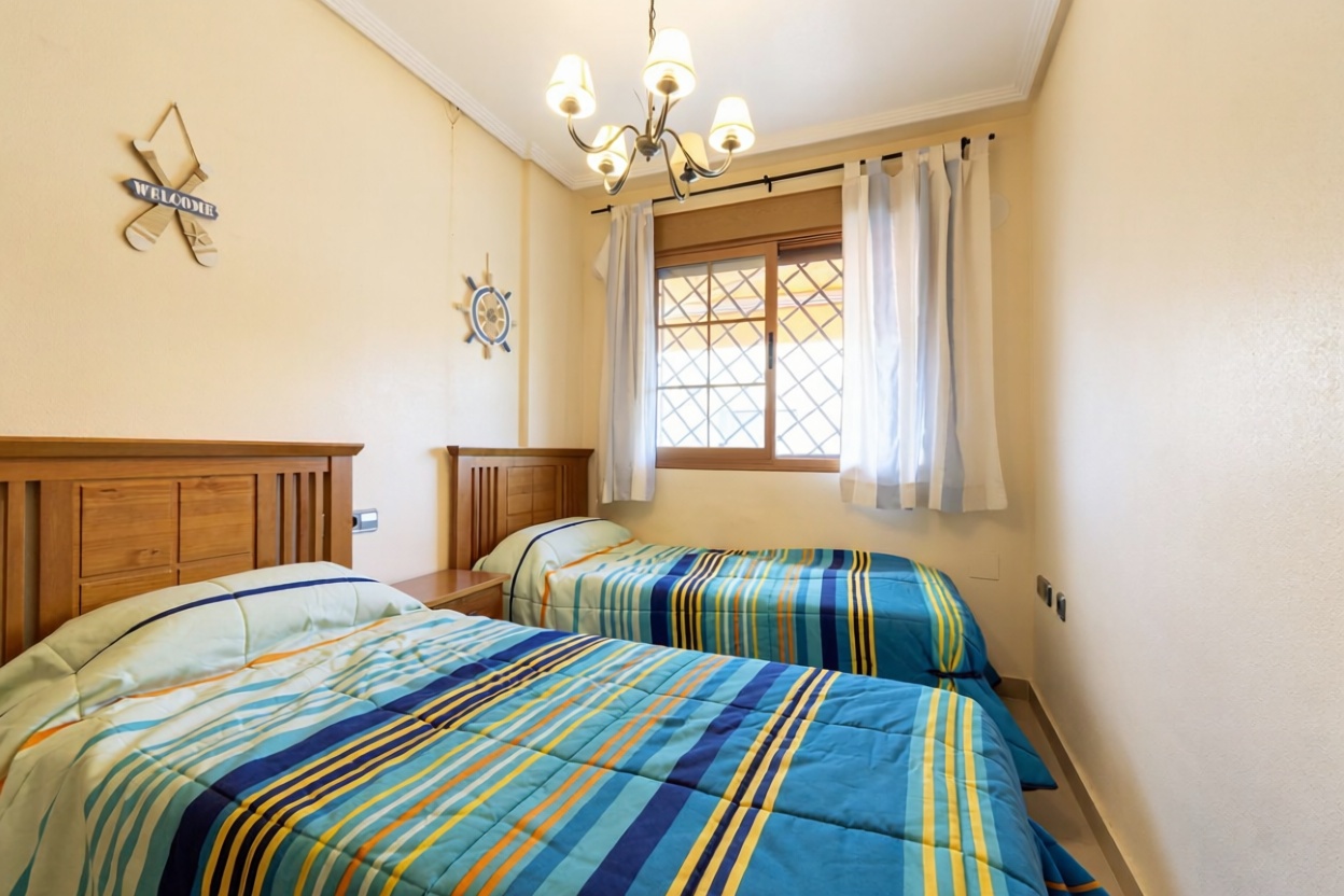Chalet avec accès direct à la plage à San Pedro del Pinatar — Chambre