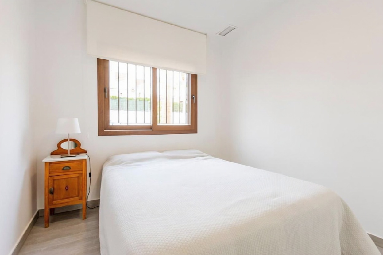 Piso en primera línea de playa en Ajo — Dormitorio