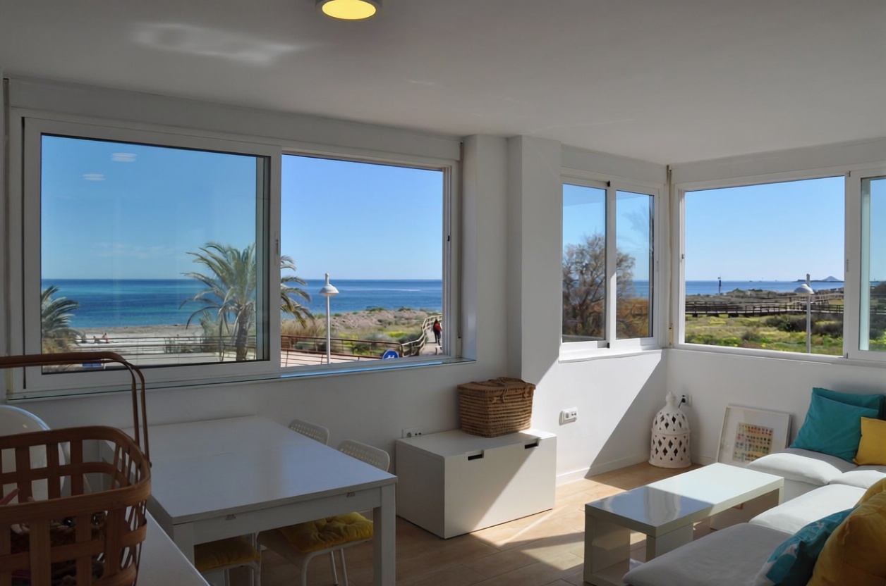 Appartement en première ligne de plage à San Pedro del Pinatar — Séjour