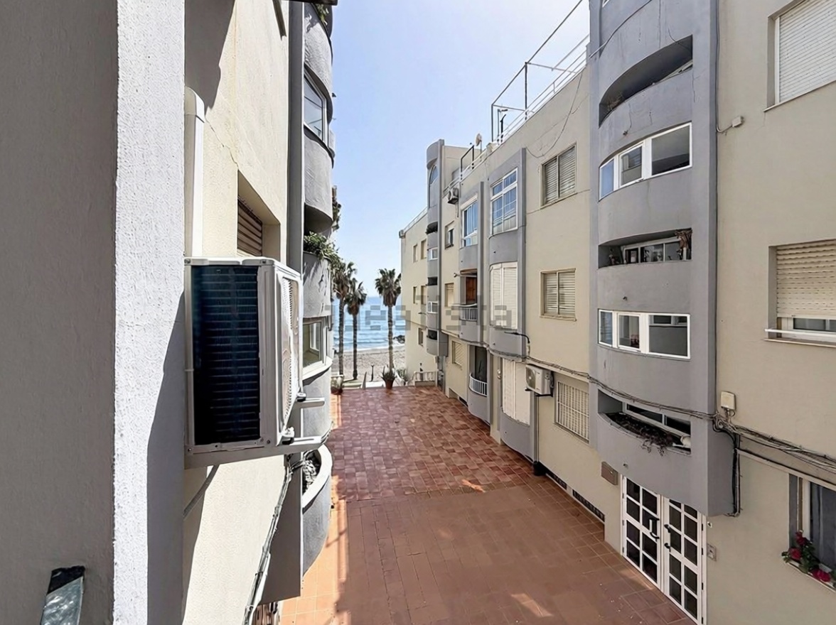 Duplex en première ligne de plage à Algarrobo-Costa — Vue mer