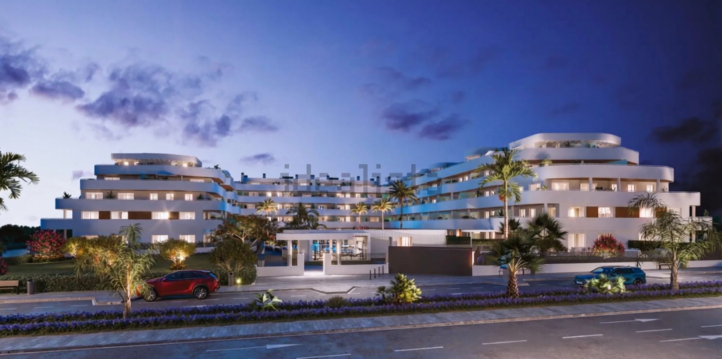 Appartement en première ligne de plage à Torrox — Piscine