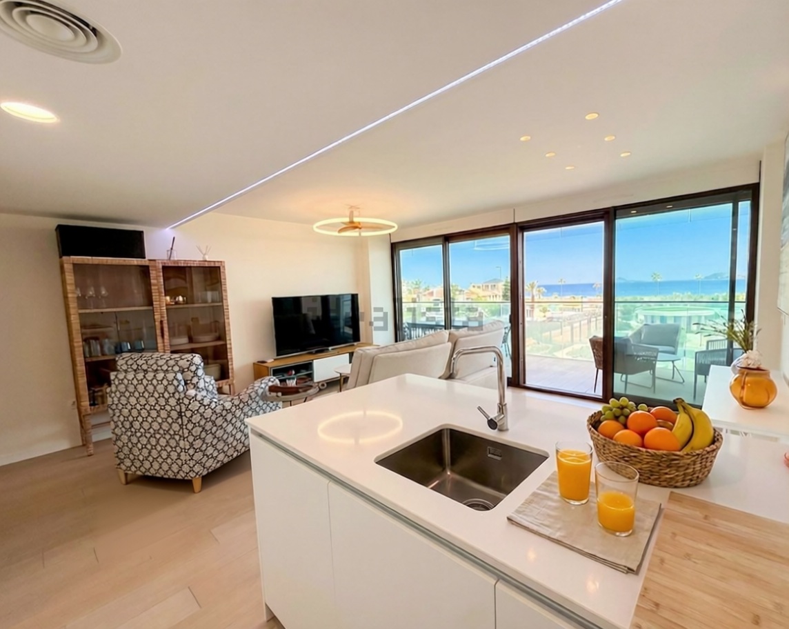 Piso en primera línea de playa en Cartagena — Salón