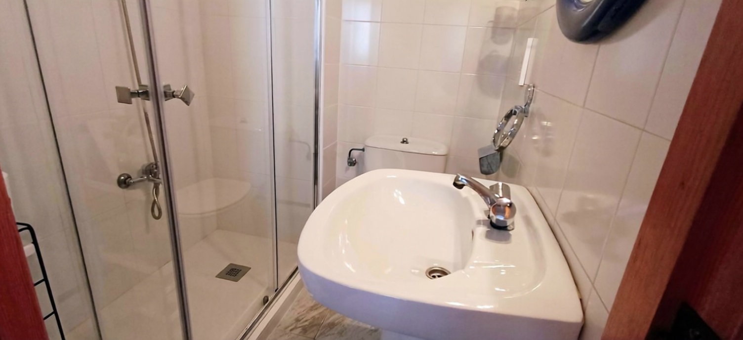 Duplex en première ligne de plage à La Manga del Mar Menor — Sanitaires