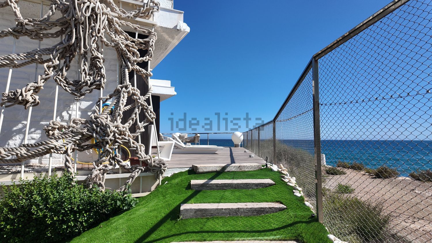 Chalet for sale with direct beach access in Cartagena