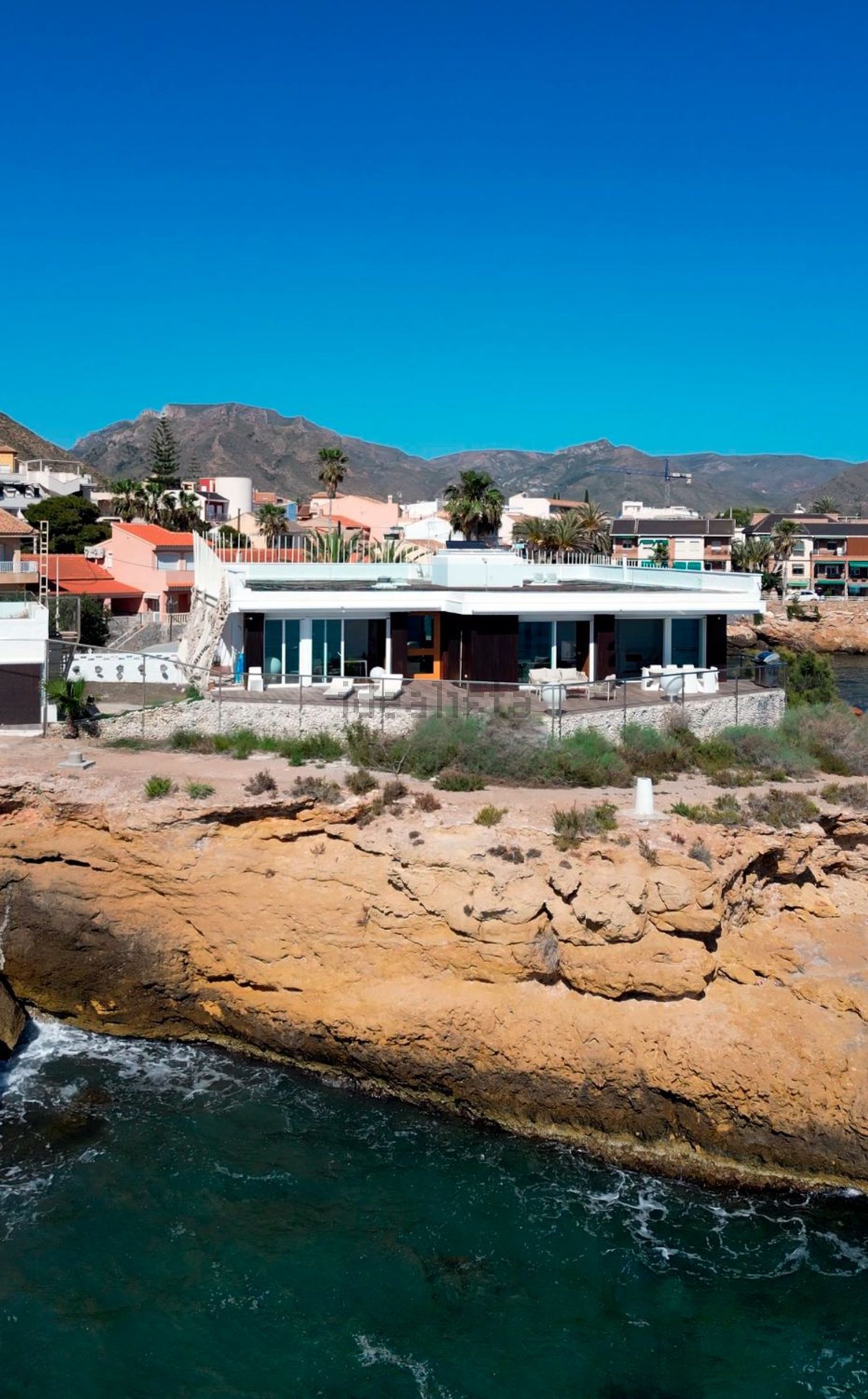 Chalet for sale with direct beach access in Cartagena