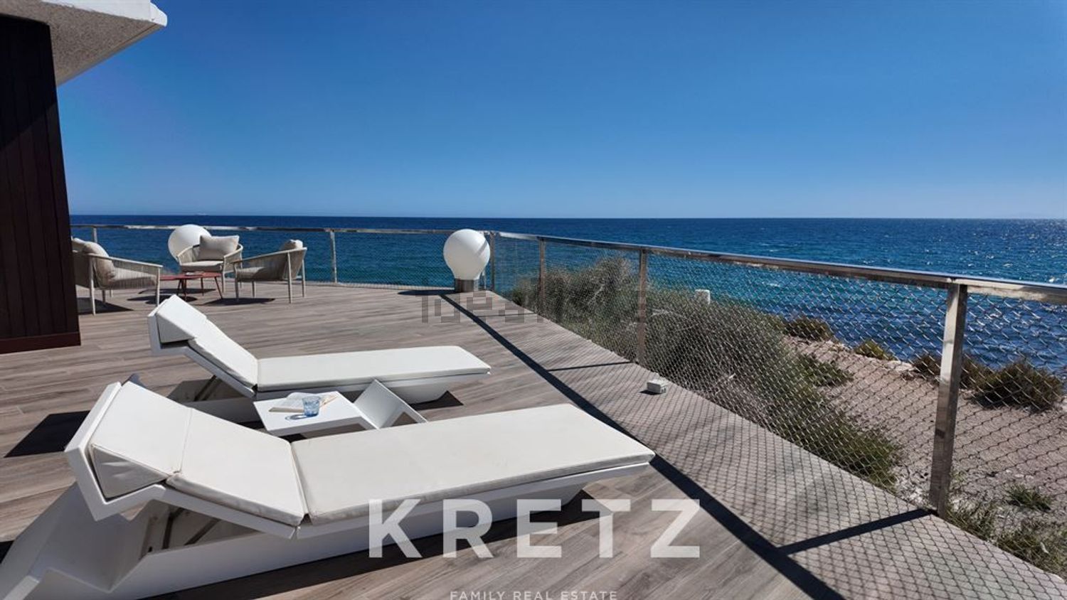 Chalet for sale with direct beach access in Cartagena