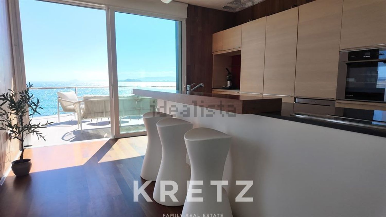 Chalet for sale with direct beach access in Cartagena