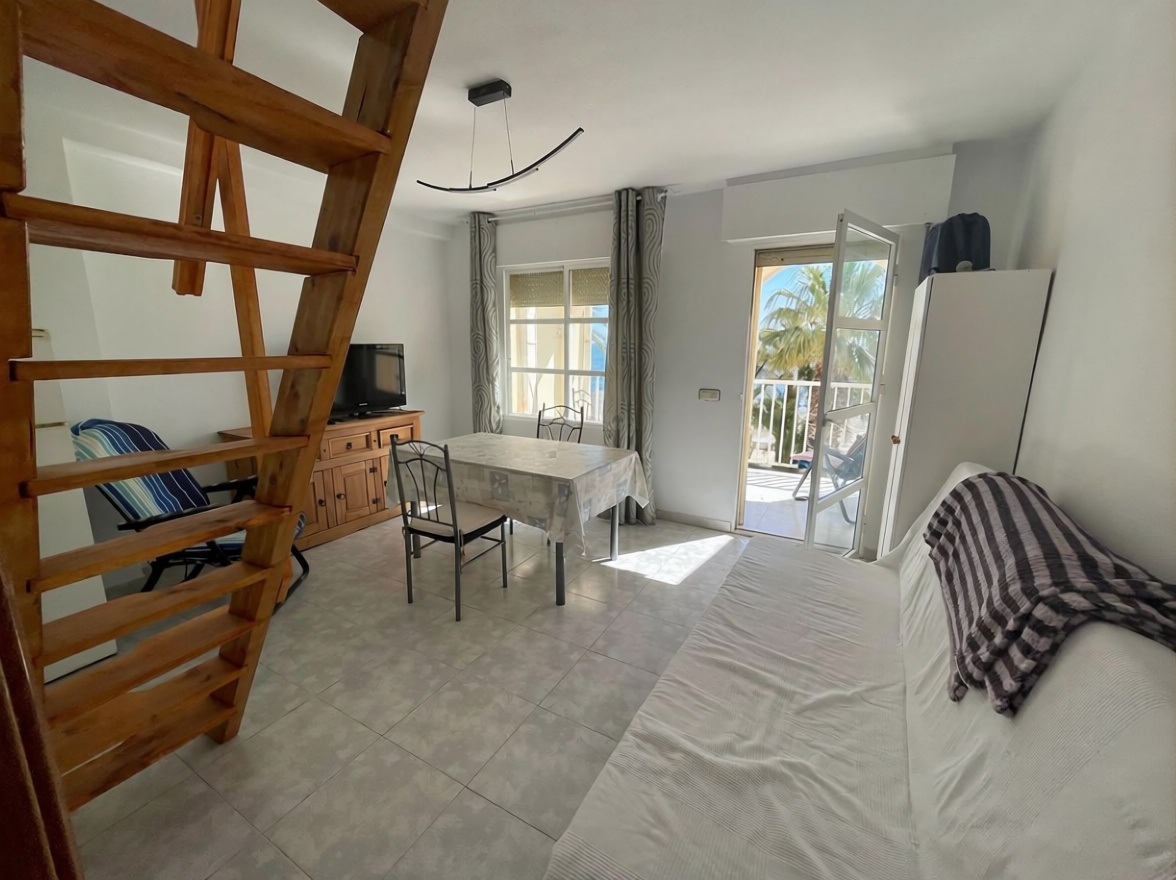 Appartement en première ligne de plage à Cartagena — Séjour