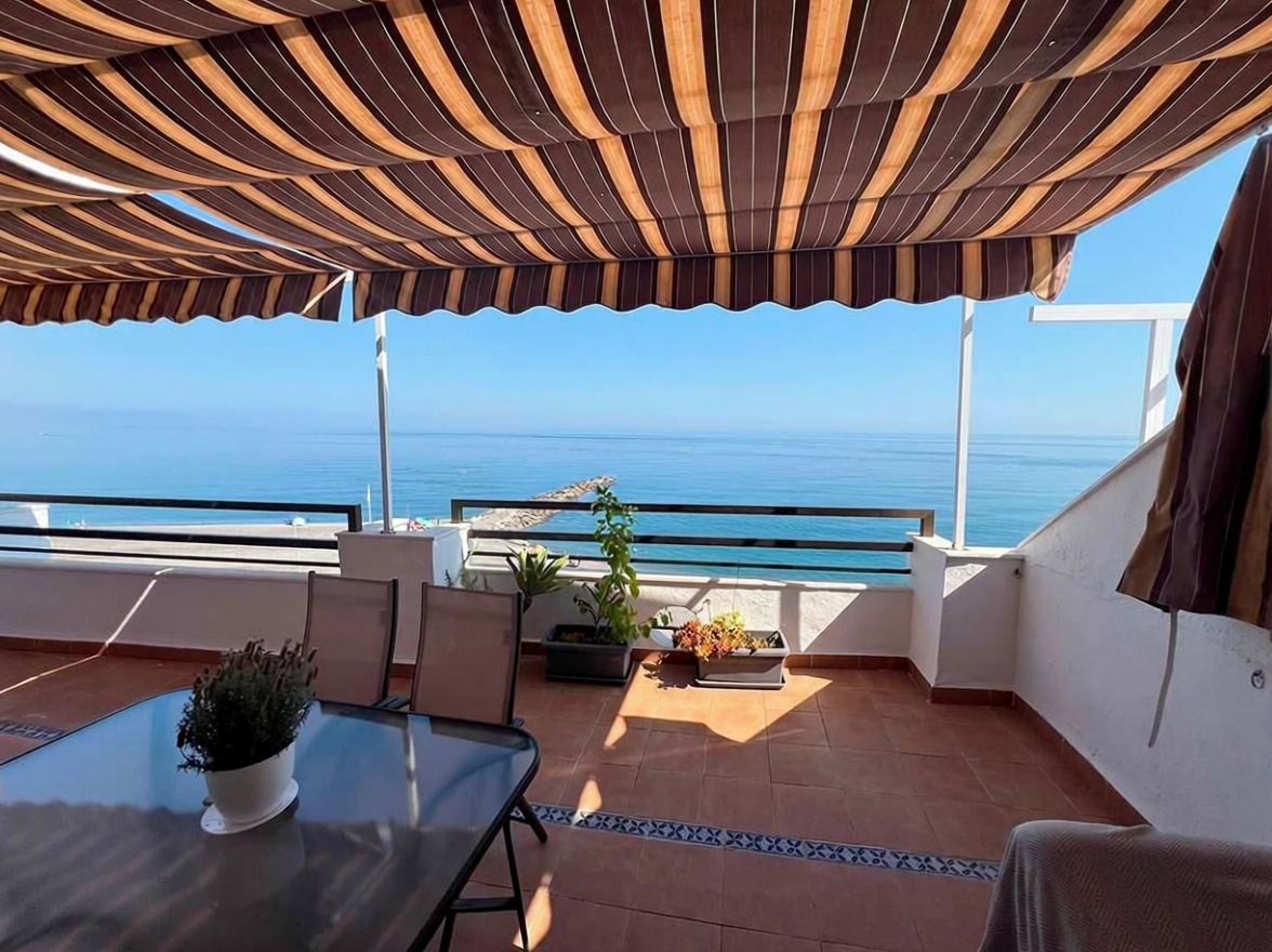 Apartamento em primeira linha de praia em La Mamola — Terraço mar