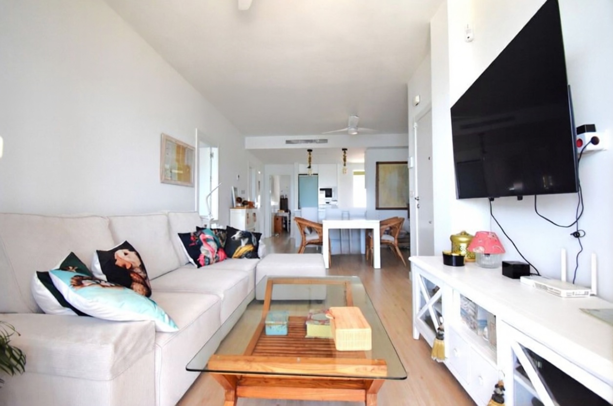 Apartamento em primeira linha de praia em Cartagena — Sala