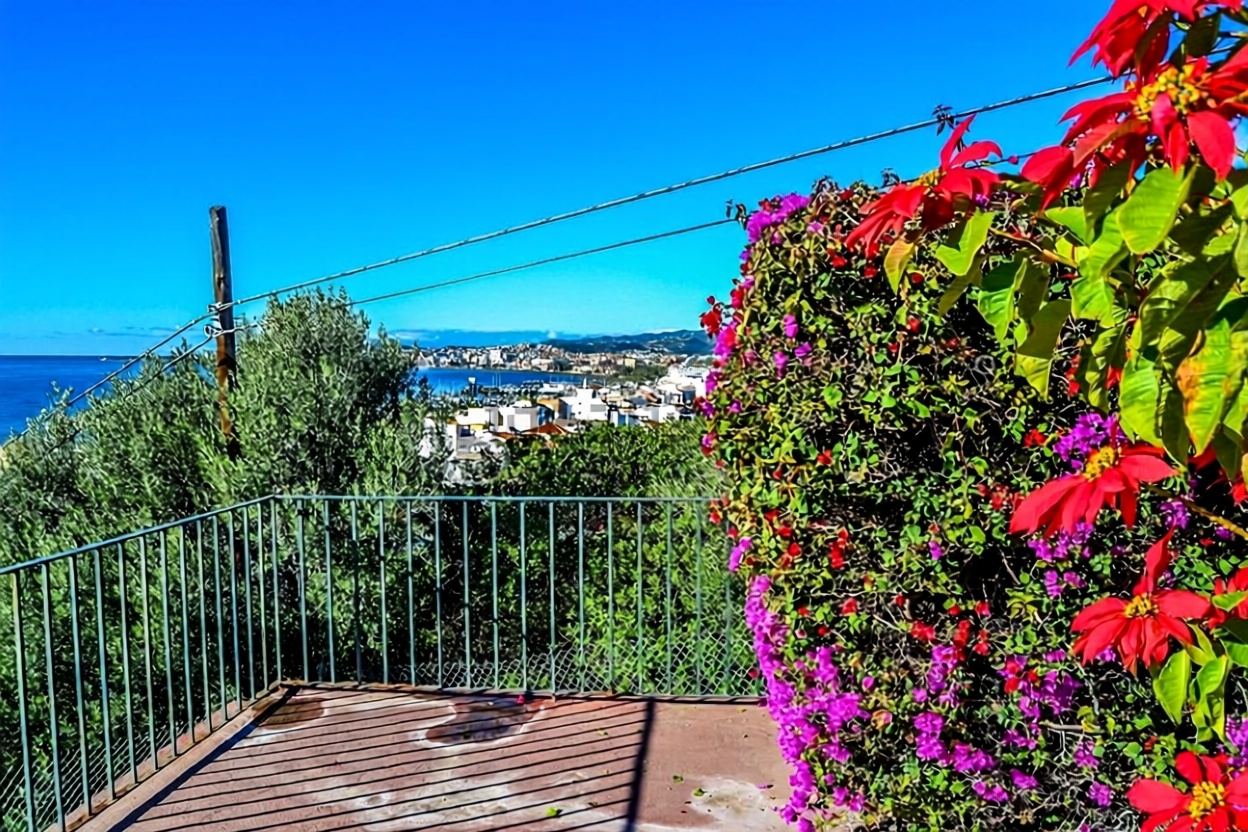 Chalet avec accès direct à la plage à Vélez Málaga — Terrasse mer