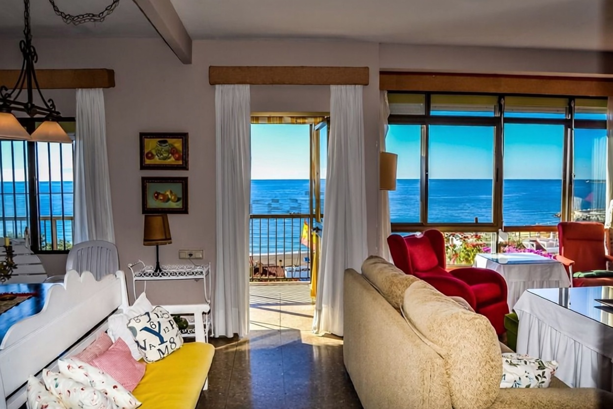 Chalet avec accès direct à la plage à Vélez Málaga — Séjour