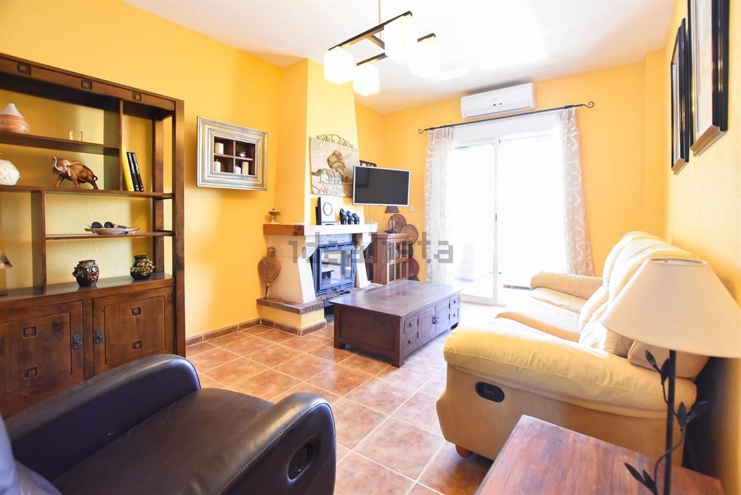 Chalet with direct beach access in Ajo — Living room