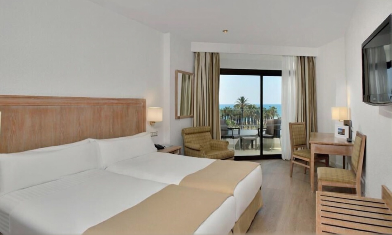 Студия первая линия пляжа в Torremolinos — Спальня