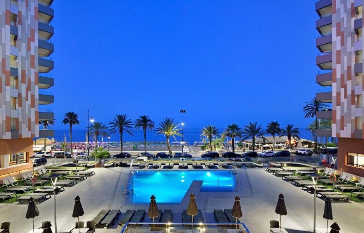 Студия первая линия пляжа в Torremolinos — Бассейн