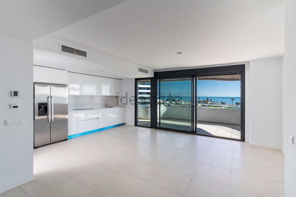 Appartement en première ligne de plage à Torremolinos — Cuisine