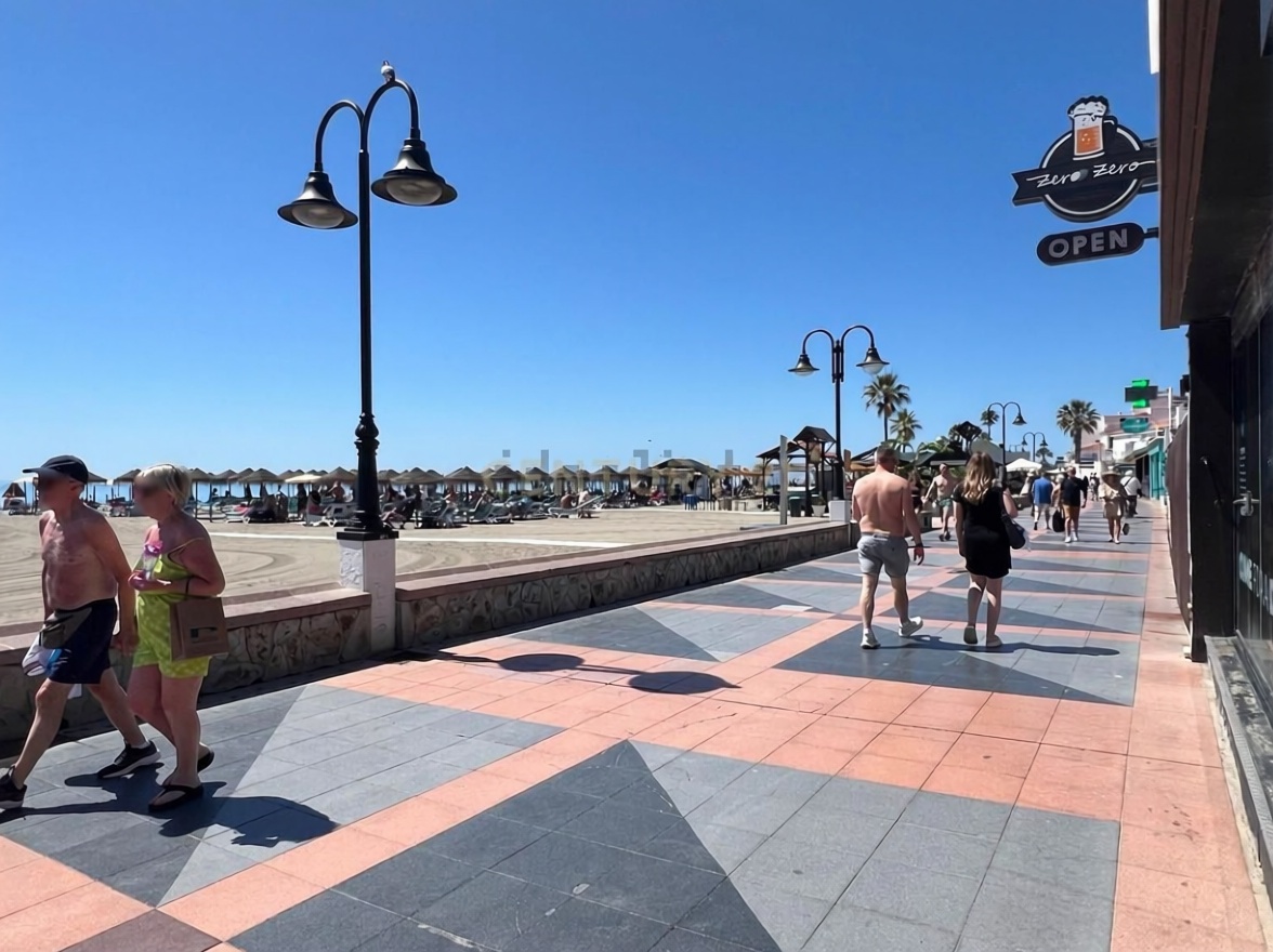 Chalet avec accès direct à la plage à Torremolinos — Vue mer