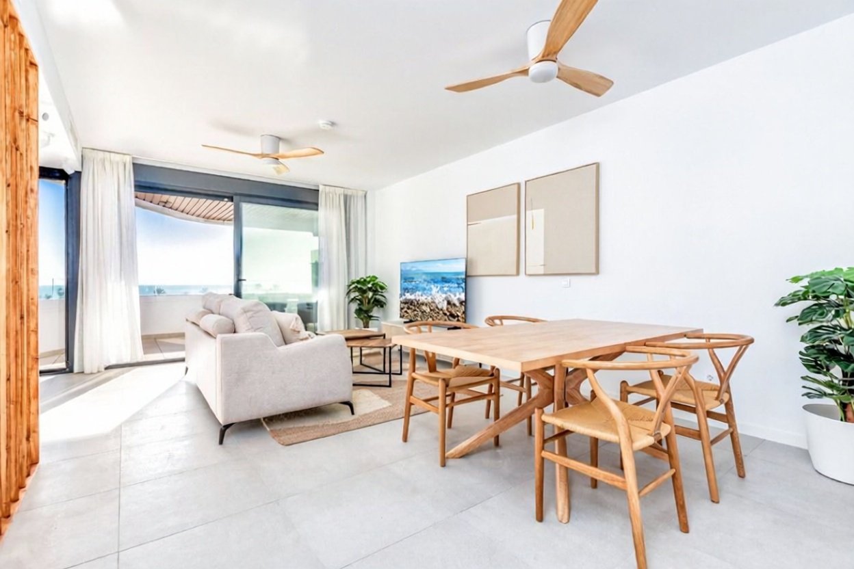 Appartement en première ligne de plage à Torremolinos — Séjour