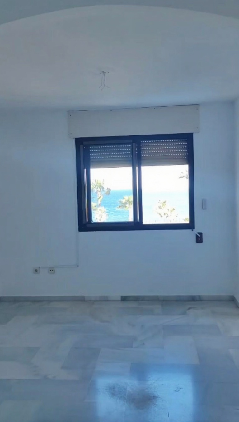 Appartement en première ligne de plage à Torremolinos — Vue mer