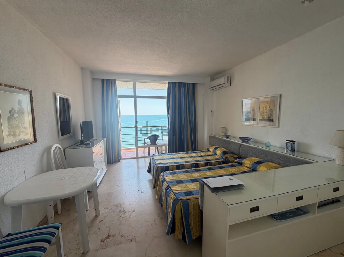 Estúdio em primeira linha de praia em Torremolinos — Quarto