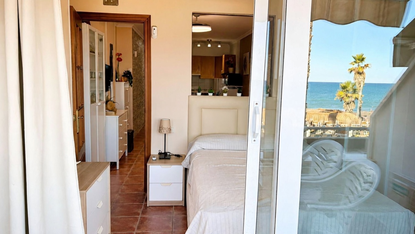 Appartement en première ligne de plage à Torremolinos — Chambre