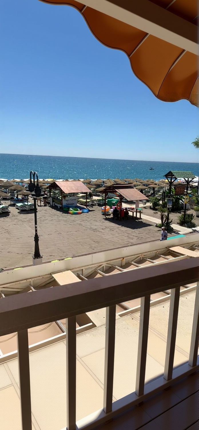 Apartamento em primeira linha de praia em Torremolinos — Vista mar