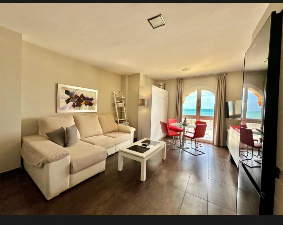 Apartamento em primeira linha de praia em Torremolinos — Sala