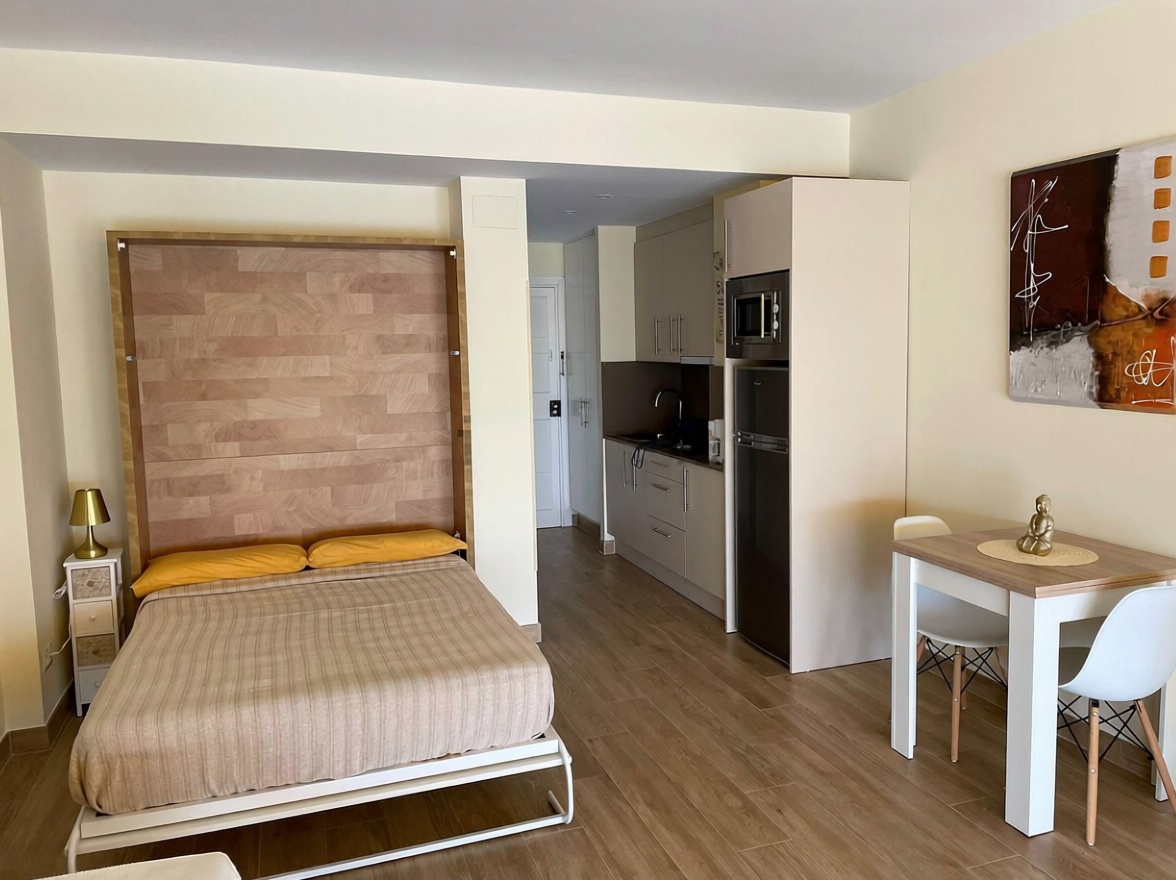 Studio en première ligne de plage à Torremolinos — Chambre