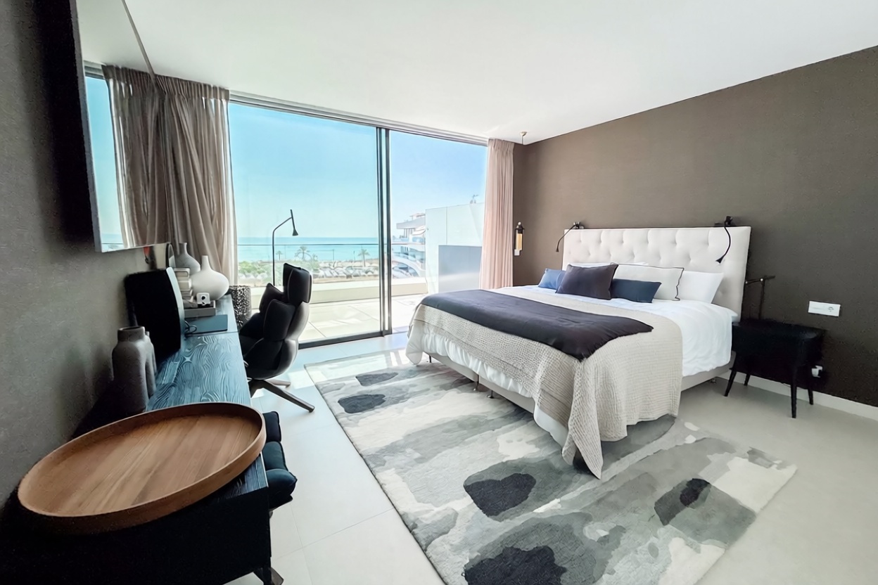 Duplex en première ligne de plage à Torremolinos — Chambre