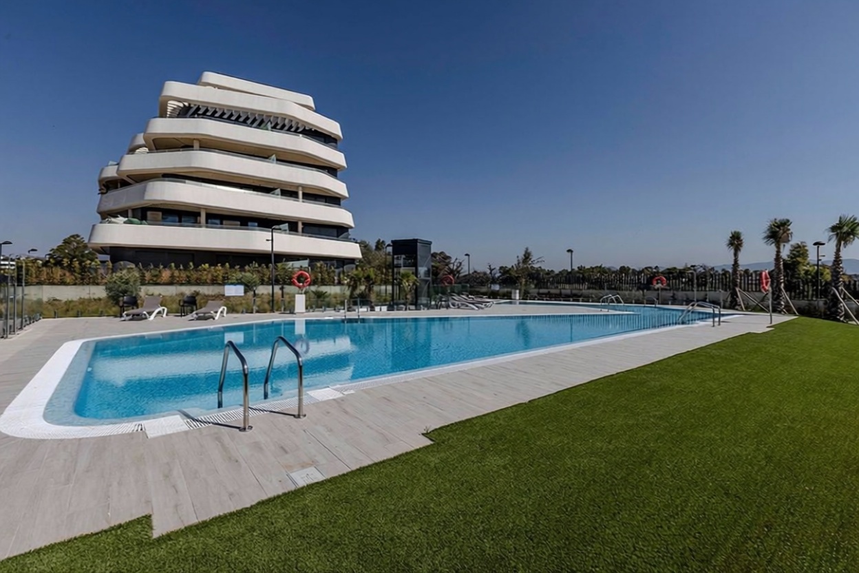 Appartement en première ligne de plage à Torremolinos — Piscine
