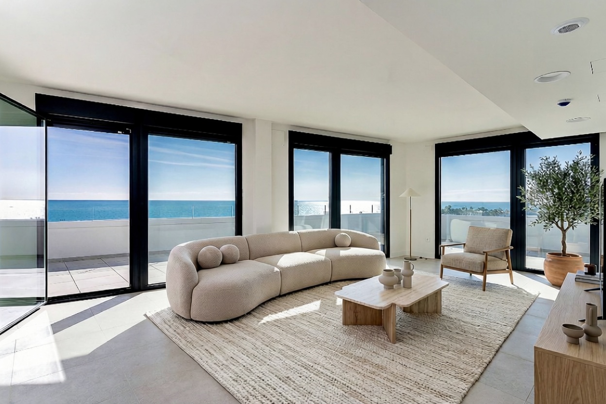 Appartement en attique en première ligne de mer à Torremolinos — Séjour